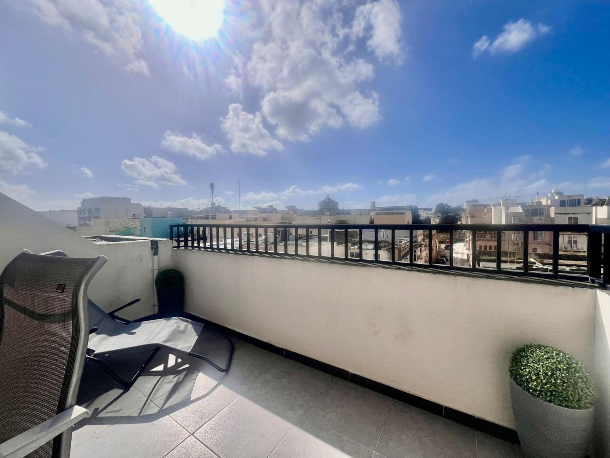 83/3-Lovely 1 Bedroom Penthouse Birkirkara Esterno foto